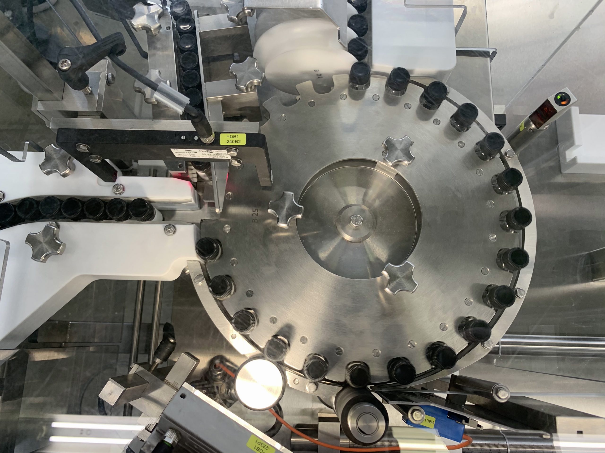 Labelling Machines for Diagnostic and Plastic Vials Rota INOS