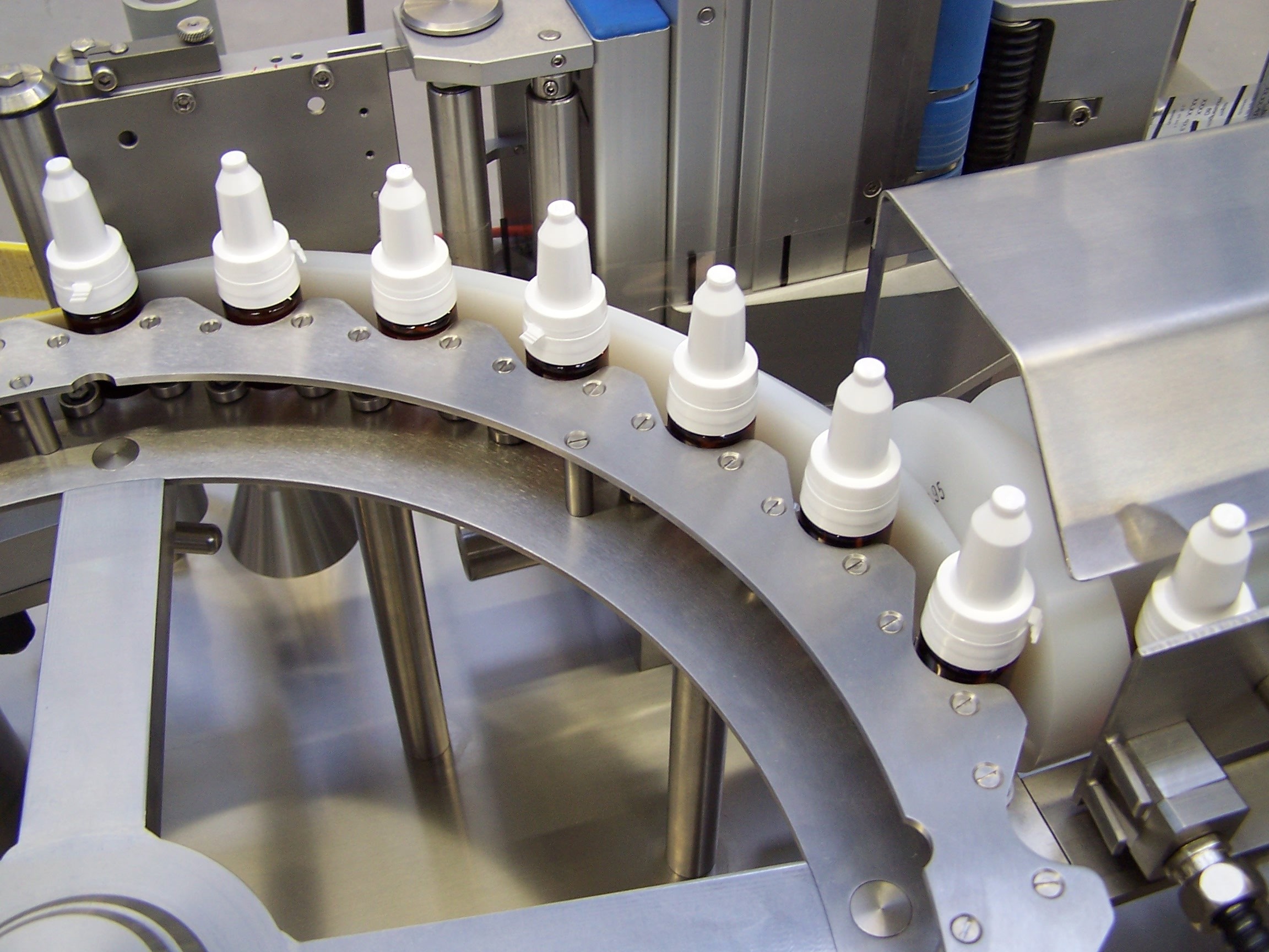 Labelling machines for ampoules