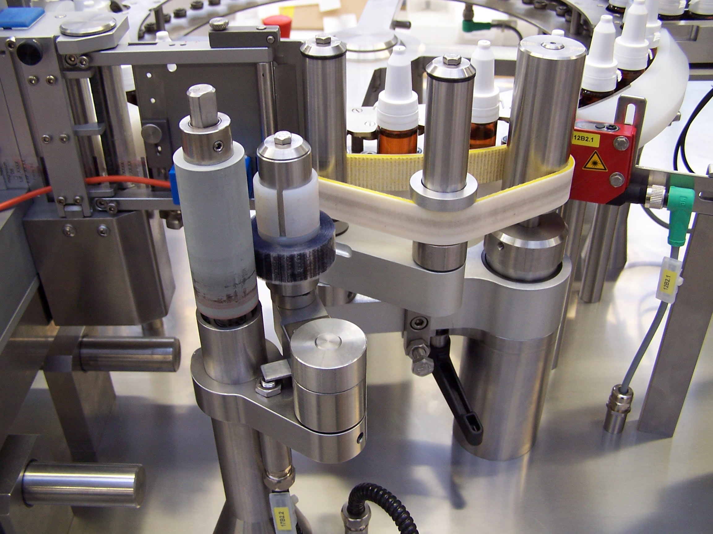 Labelling Machines for Ampoules and Vials INOS