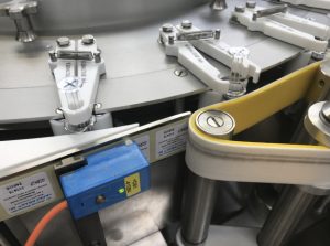 Labelling machines for syringes